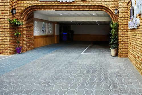 Hotel Butler Suwon Bagian luar foto